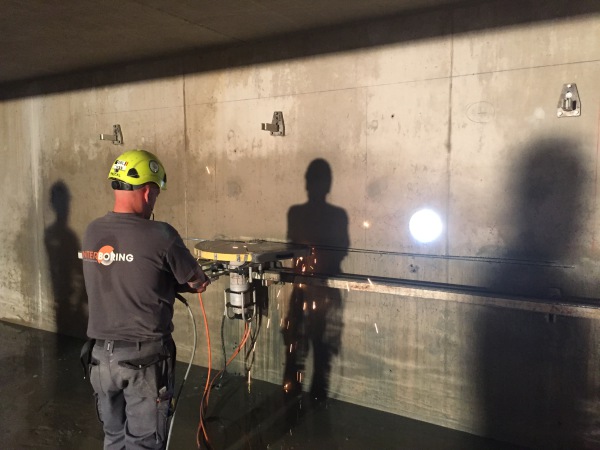beton zagen Hasselt in wand van 80 cm dik