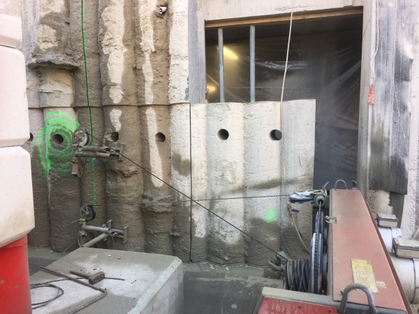 beton zagen Leuven , uit betonnen wanden van 80 cm dik opening zagen